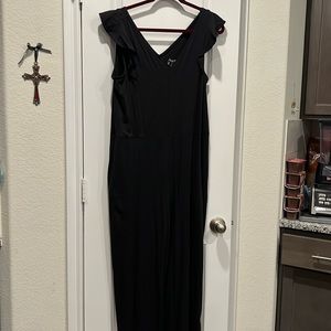 NWOT. Ladies jumpsuit byAnyBody. Cap ruffled sleeves. Loose fit. Black, Size L.
